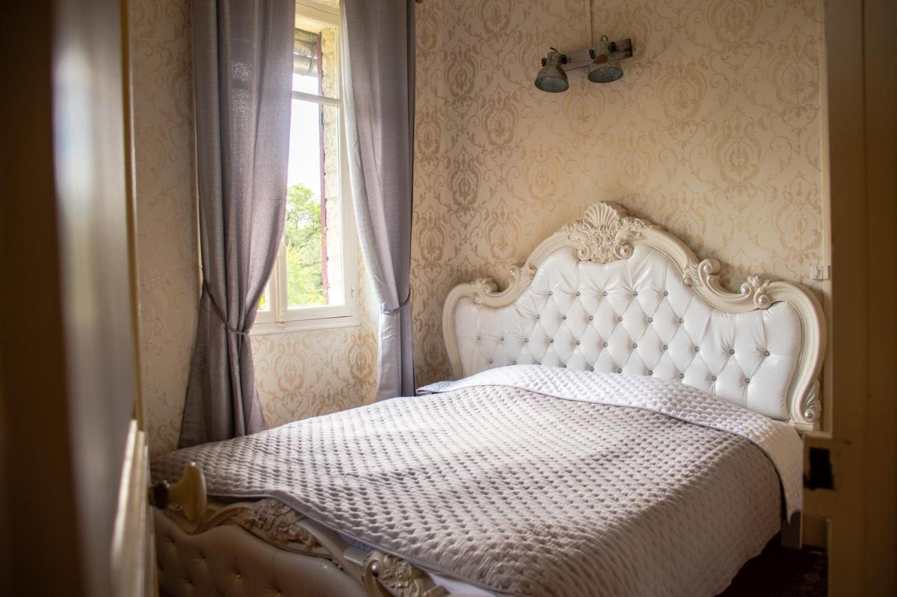 Hotel Le Pavillon De St Agnan Hautefort Exterior foto