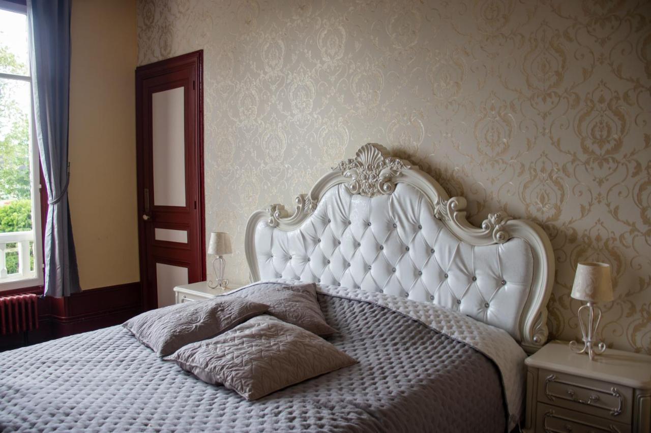 Hotel Le Pavillon De St Agnan Hautefort Exterior foto