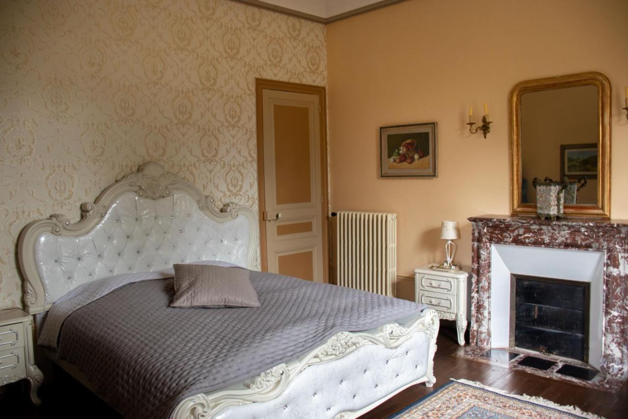 Hotel Le Pavillon De St Agnan Hautefort Exterior foto