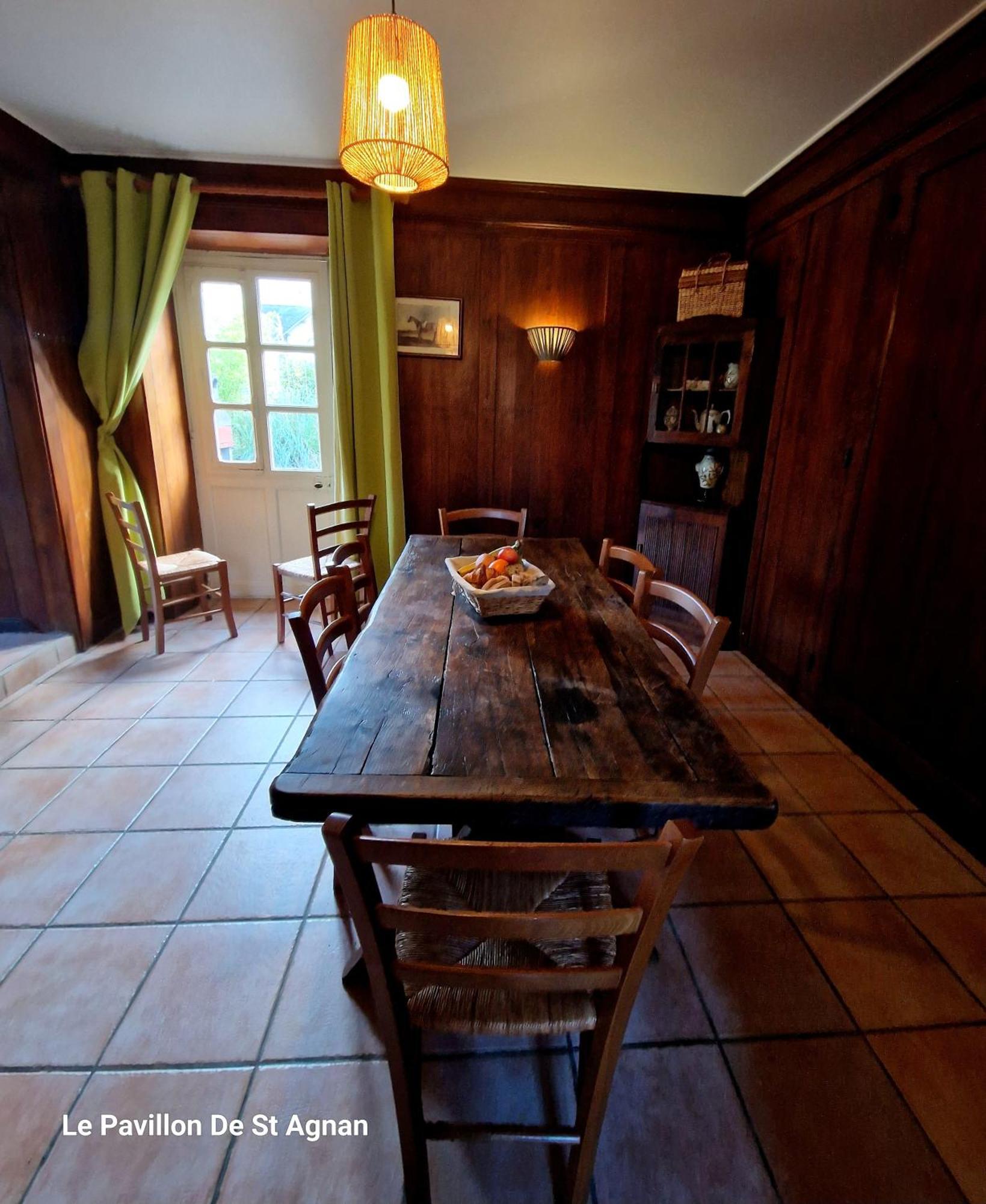 Hotel Le Pavillon De St Agnan Hautefort Exterior foto