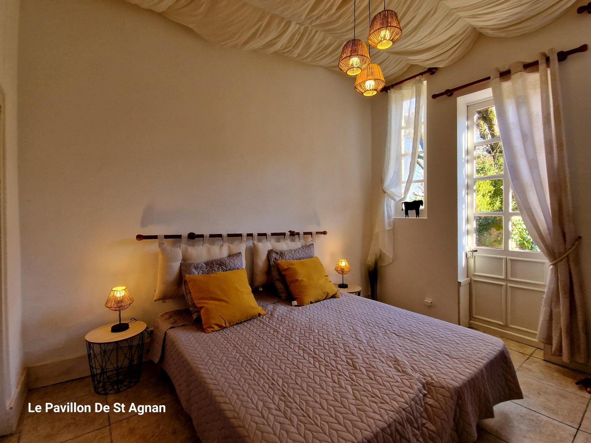Hotel Le Pavillon De St Agnan Hautefort Exterior foto