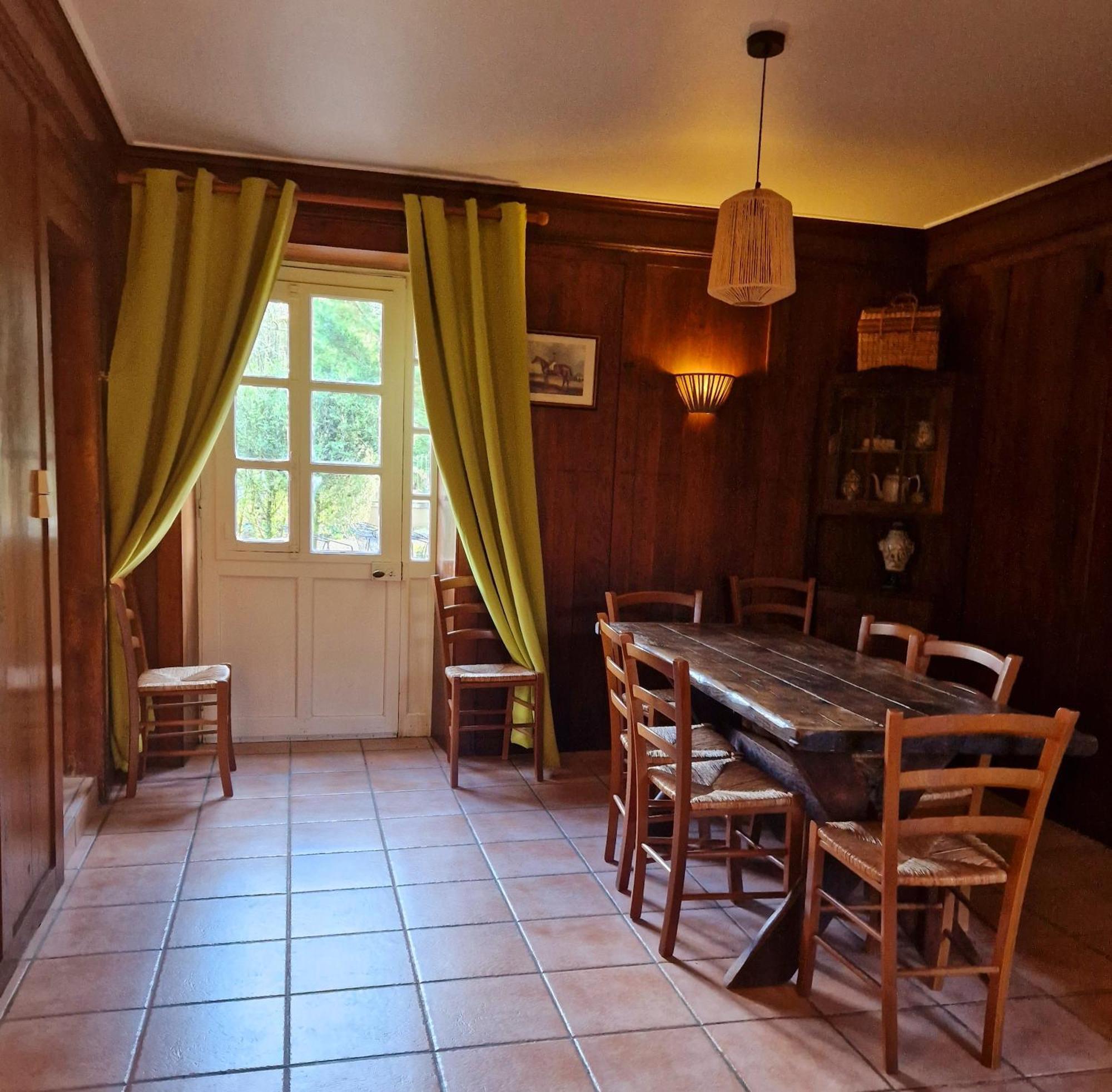 Hotel Le Pavillon De St Agnan Hautefort Exterior foto