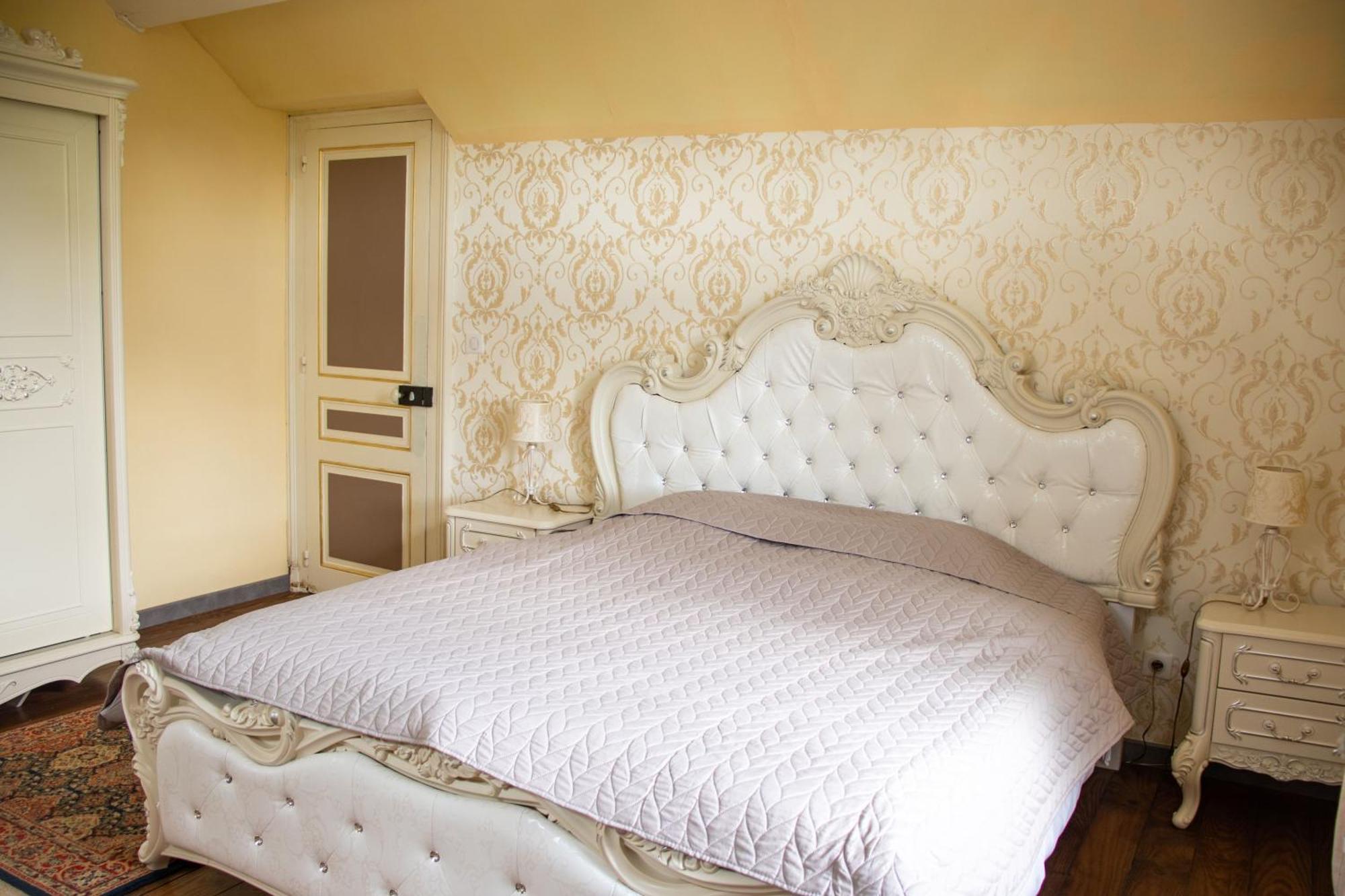 Hotel Le Pavillon De St Agnan Hautefort Exterior foto